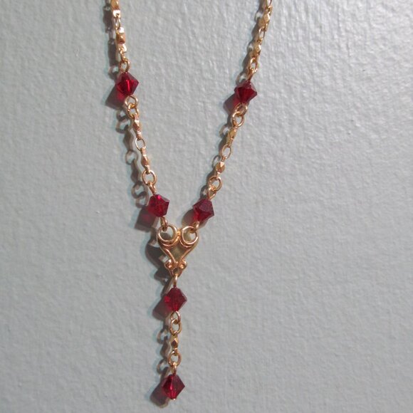 Vintage Avon Romantic Fantasy Necklace Faceted Ruby Red Beaded Goldtone - Picture 12 of 14